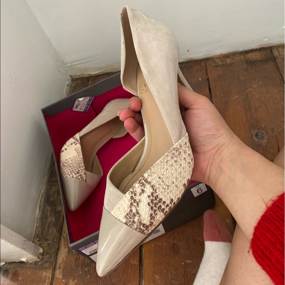 Like new , worn 2 times . Vince heels